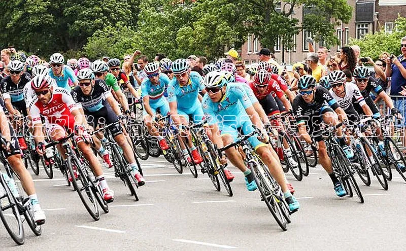 潮流风尚：精选男子运动赛事穿搭图鉴